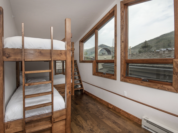 Gorgeous 3 Bedroom Condo in Vail Sleeps 10